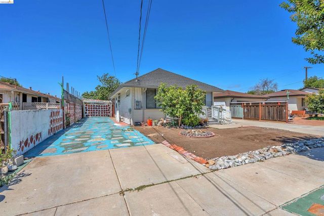 36863 Elm St, Newark, CA 94560