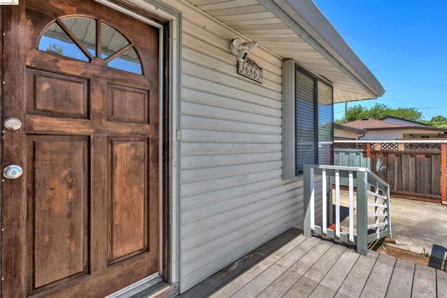 36863 Elm St, Newark, CA 94560