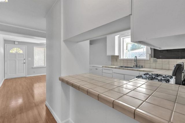 36863 Elm St, Newark, CA 94560