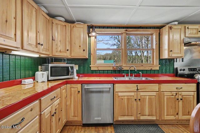 13 Young Road, Middle Grove, NY 12850