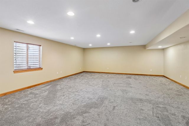 1716 NW Gabus Drive, Grimes, IA 50111