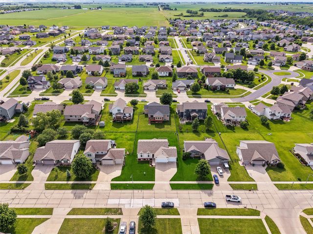 1716 NW Gabus Drive, Grimes, IA 50111