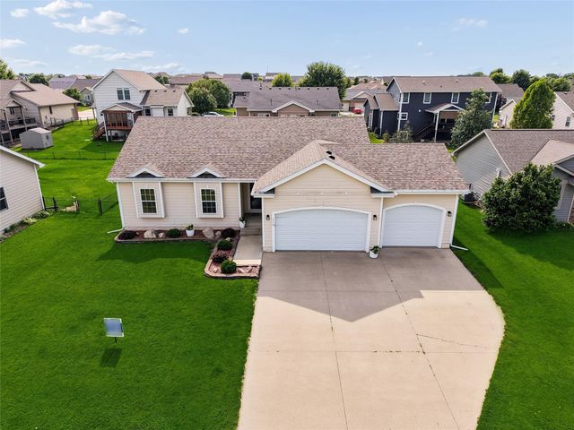 1716 NW Gabus Drive, Grimes, IA 50111