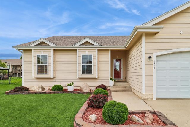 1716 NW Gabus Drive, Grimes, IA 50111