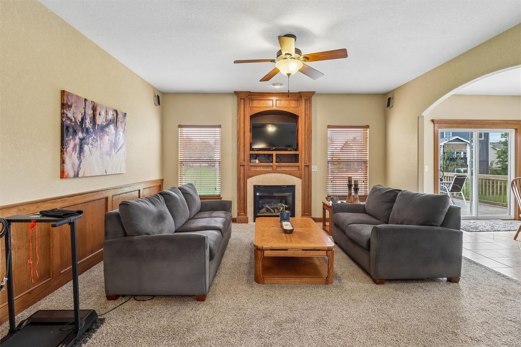 1716 NW Gabus Drive, Grimes, IA 50111