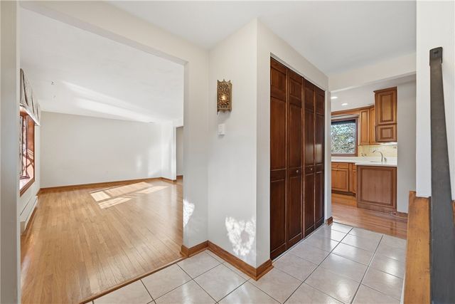 1460 GREAT OAK DRIVE, Scott Twp, PA 15220