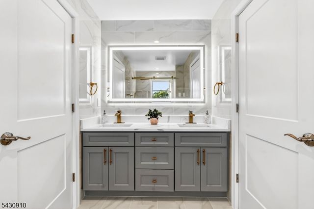1395 Washington Valley Rd, Bridgewater Twp., NJ 08807