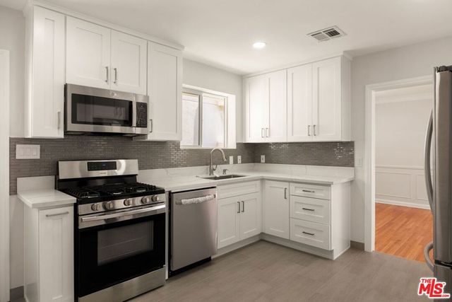 10481 Ashton Avenue, Los Angeles, CA 90024