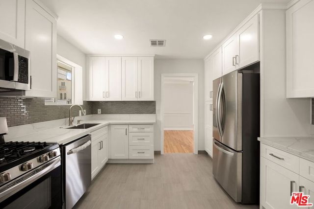 10481 Ashton Avenue, Los Angeles, CA 90024