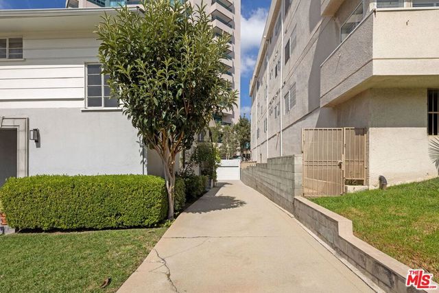 10481 Ashton Avenue, Los Angeles, CA 90024