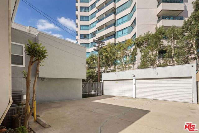 10481 Ashton Avenue, Los Angeles, CA 90024