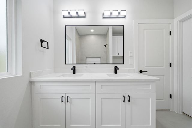 328 Janisch D, Houston, TX 77018