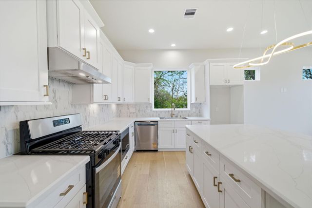 328 Janisch D, Houston, TX 77018