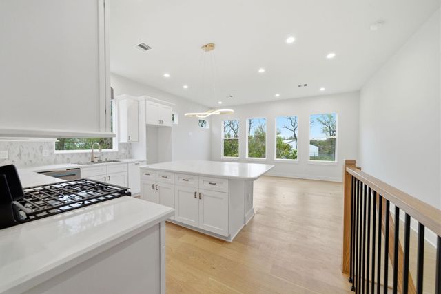 328 Janisch D, Houston, TX 77018