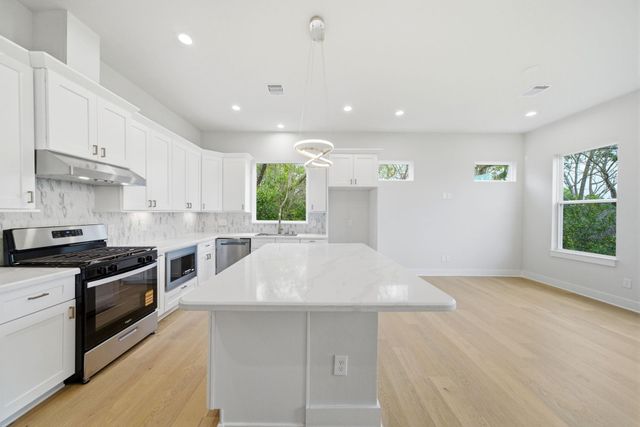 328 Janisch D, Houston, TX 77018