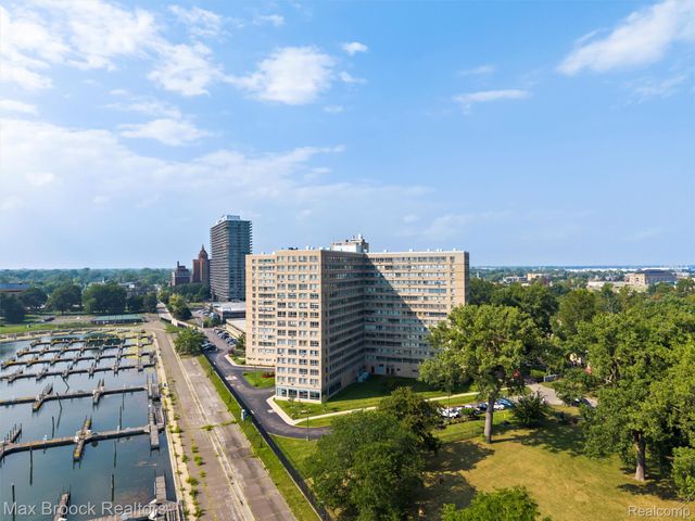 8900 E Jefferson Avenue Avenue 620, Detroit, MI 48214