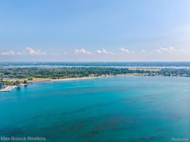 8900 E Jefferson Avenue Avenue 620, Detroit, MI 48214