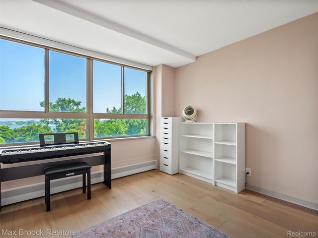 8900 E Jefferson Avenue Avenue 620, Detroit, MI 48214