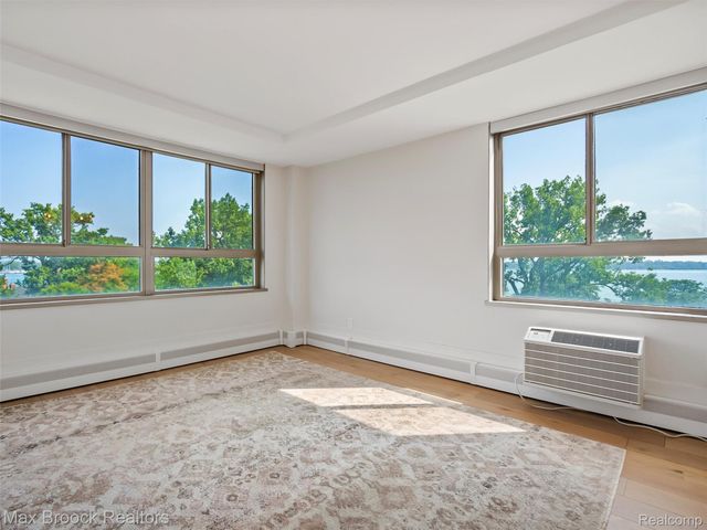 8900 E Jefferson Avenue Avenue 620, Detroit, MI 48214