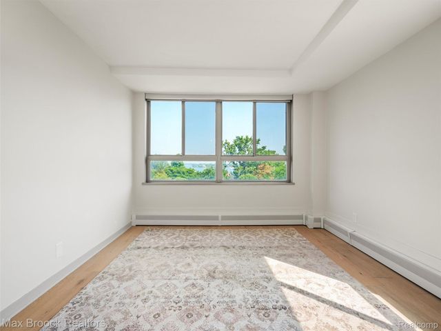 8900 E Jefferson Avenue Avenue 620, Detroit, MI 48214