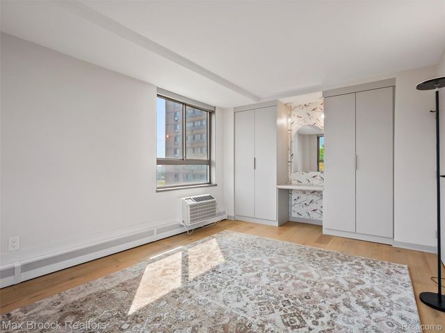 8900 E Jefferson Avenue Avenue 620, Detroit, MI 48214