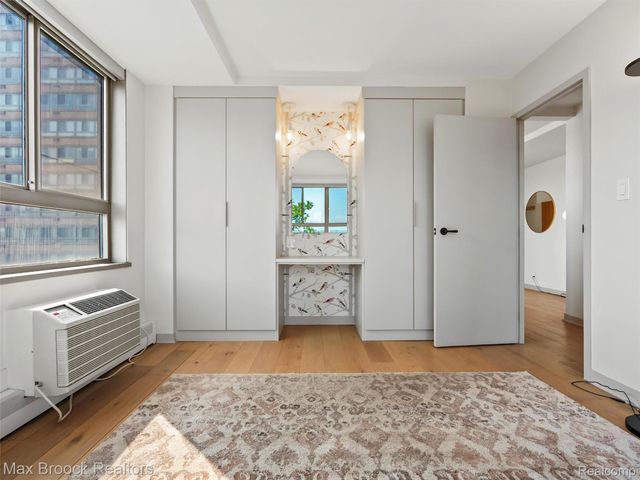 8900 E Jefferson Avenue Avenue 620, Detroit, MI 48214