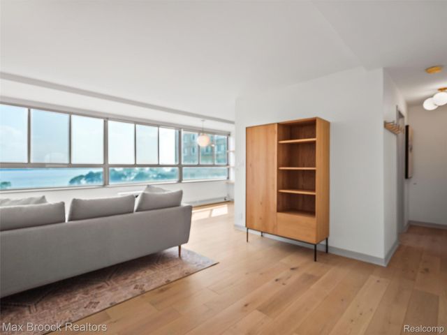 8900 E Jefferson Avenue Avenue 620, Detroit, MI 48214