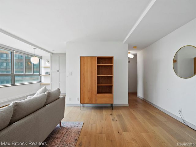 8900 E Jefferson Avenue Avenue 620, Detroit, MI 48214