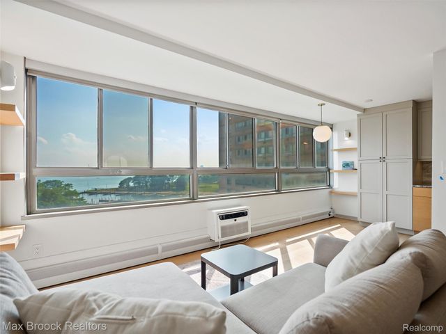 8900 E Jefferson Avenue Avenue 620, Detroit, MI 48214