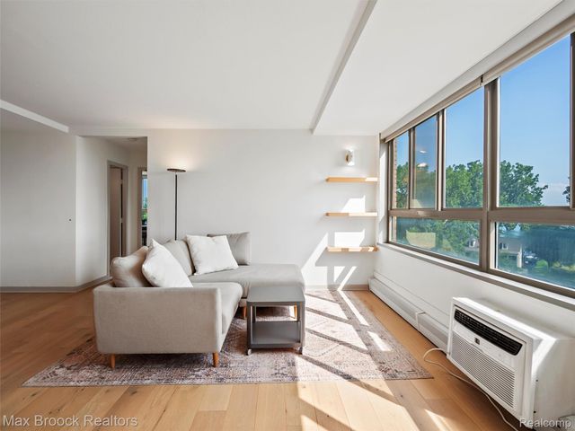 8900 E Jefferson Avenue Avenue 620, Detroit, MI 48214