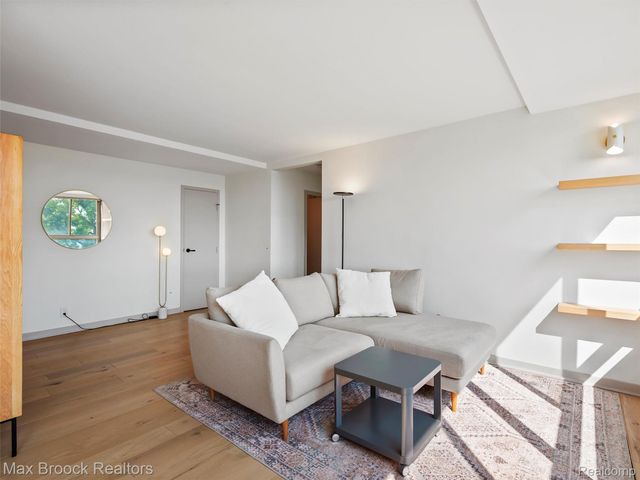 8900 E Jefferson Avenue Avenue 620, Detroit, MI 48214