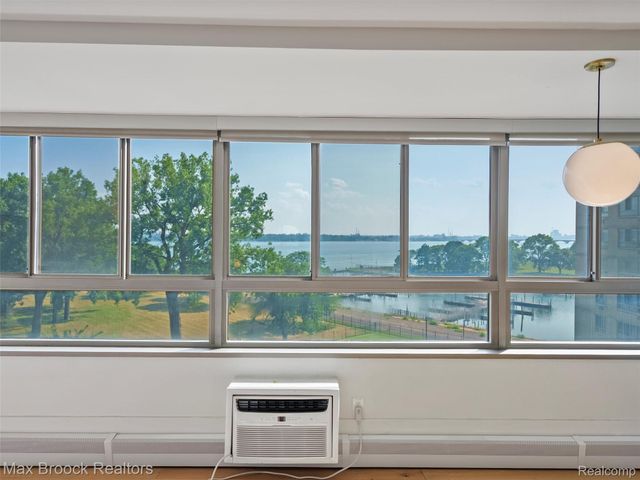 8900 E Jefferson Avenue Avenue 620, Detroit, MI 48214