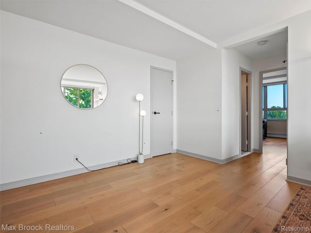 8900 E Jefferson Avenue Avenue 620, Detroit, MI 48214