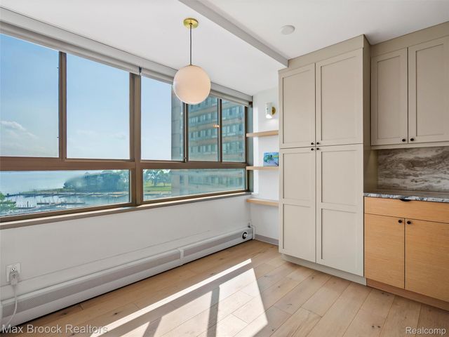 8900 E Jefferson Avenue Avenue 620, Detroit, MI 48214