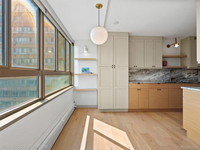 8900 E Jefferson Avenue Avenue 620, Detroit, MI 48214