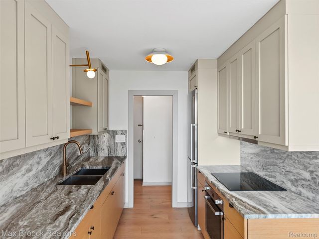 8900 E Jefferson Avenue Avenue 620, Detroit, MI 48214