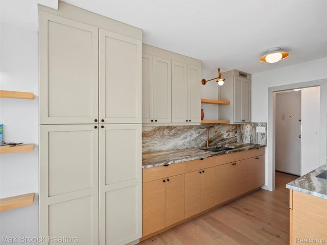 8900 E Jefferson Avenue Avenue 620, Detroit, MI 48214