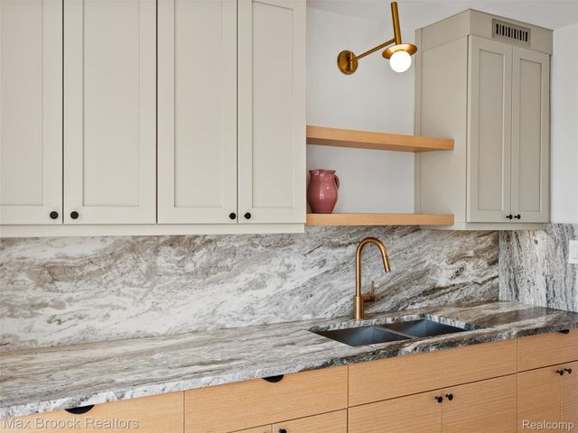 8900 E Jefferson Avenue Avenue 620, Detroit, MI 48214