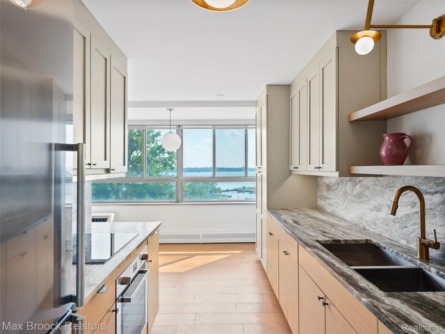 8900 E Jefferson Avenue Avenue 620, Detroit, MI 48214