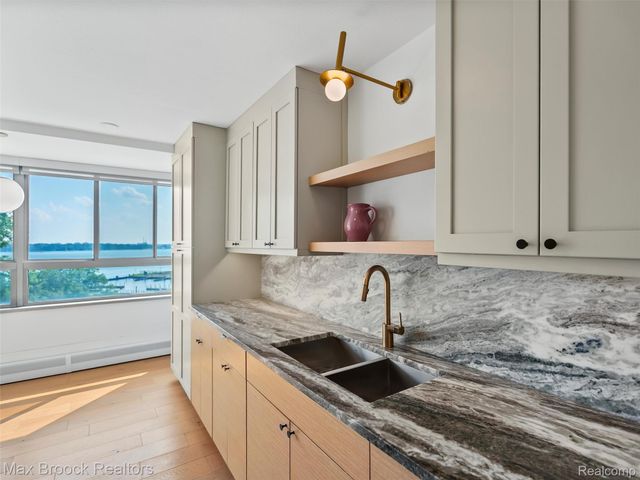 8900 E Jefferson Avenue Avenue 620, Detroit, MI 48214