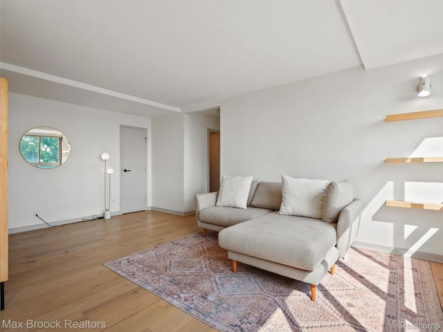 8900 E Jefferson Avenue Avenue 620, Detroit, MI 48214