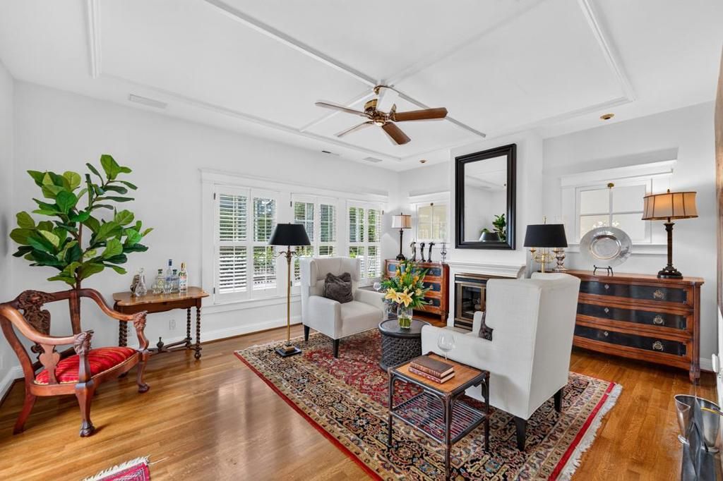 Image 17 of property listing at 52 Hernandez Avenue, Los Gatos, CA 95030