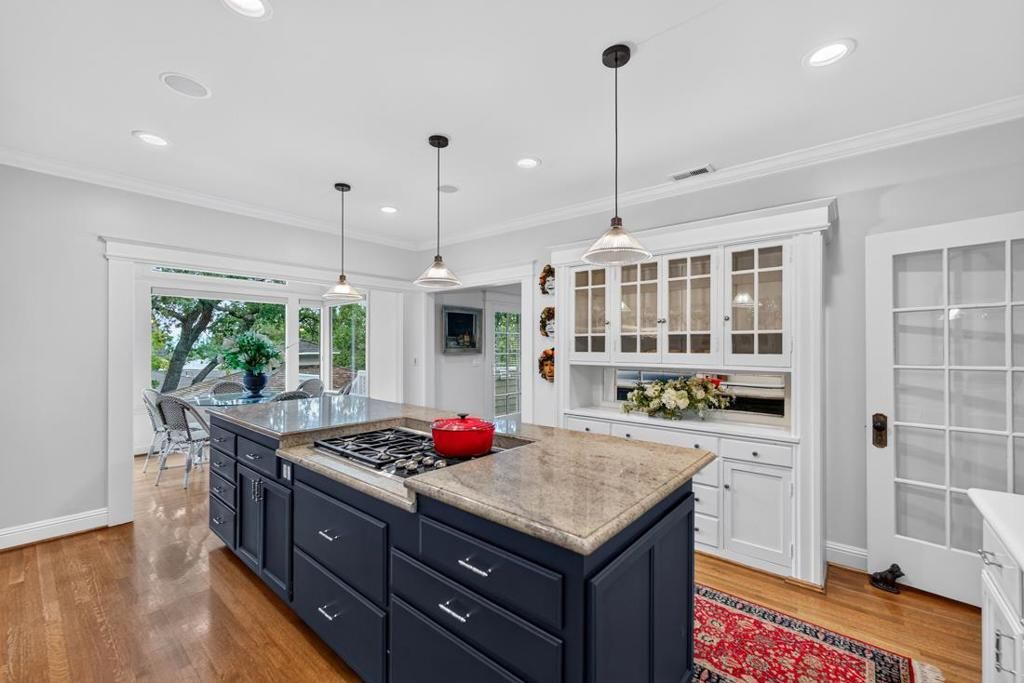 Image 34 of property listing at 52 Hernandez Avenue, Los Gatos, CA 95030