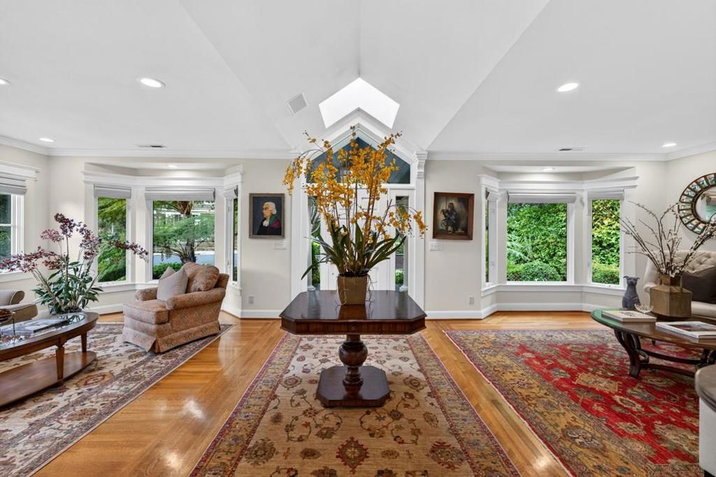 Image 5 of property listing at 52 Hernandez Avenue, Los Gatos, CA 95030
