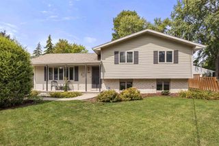 1040 GROVE STREET, Menasha, WI 54952
