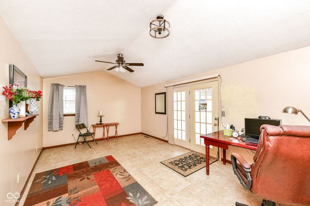 1500 W McKenzie Road, Greenfield, IN 46140