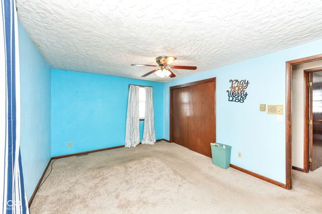 1500 W McKenzie Road, Greenfield, IN 46140