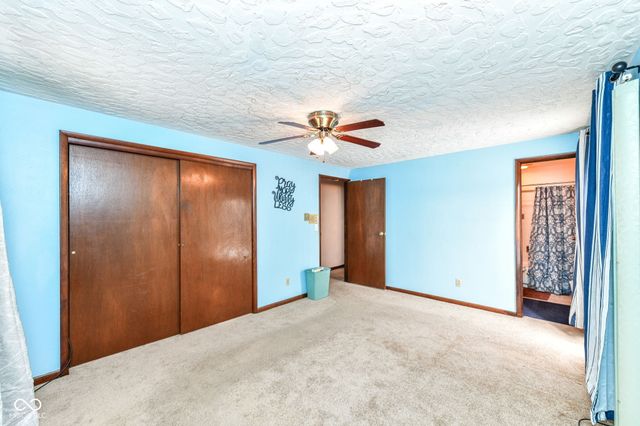 1500 W McKenzie Road, Greenfield, IN 46140