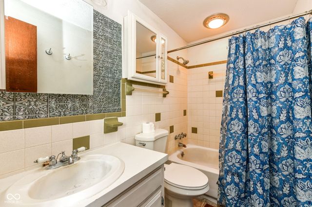 1500 W McKenzie Road, Greenfield, IN 46140