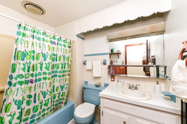 1500 W McKenzie Road, Greenfield, IN 46140